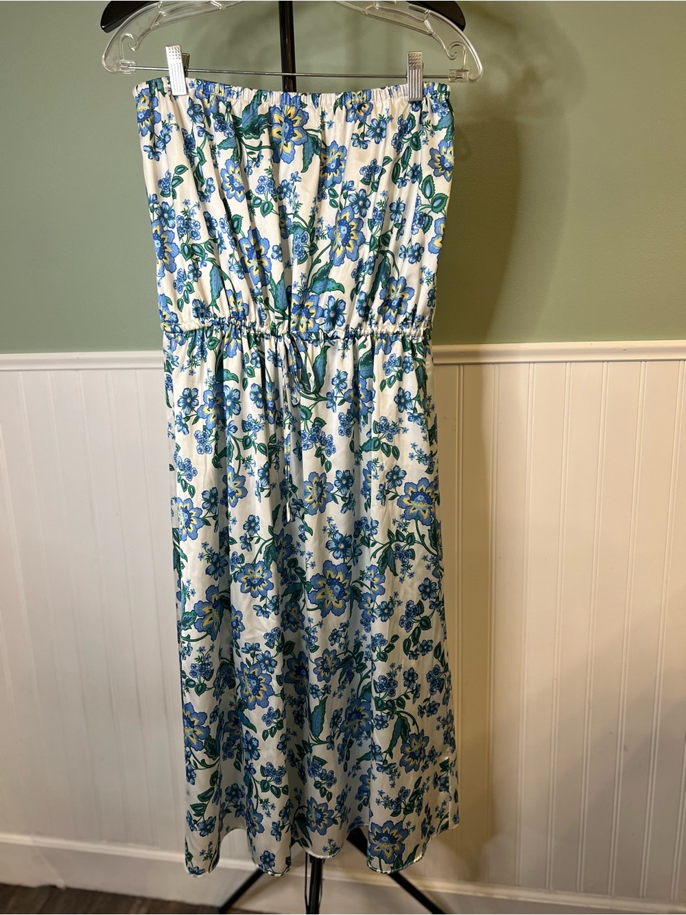 Beginning Boutique White Satin Strapless Midi Dress w/Blue Floral Print. Size 4